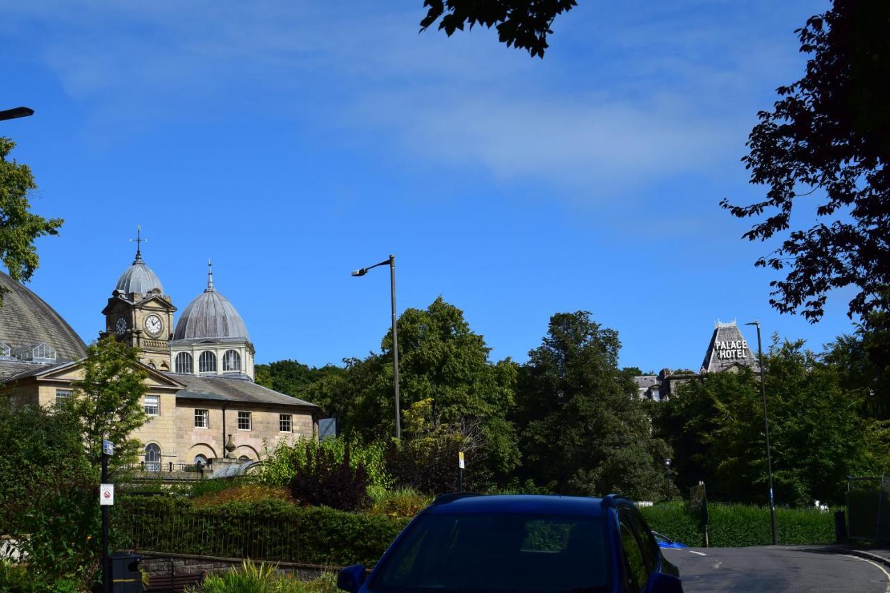 The Buxton Retreat A Luxurious 3-Storey Townhouse With Four Poster Bed And Double Jacuzzi Bath" מראה חיצוני תמונה