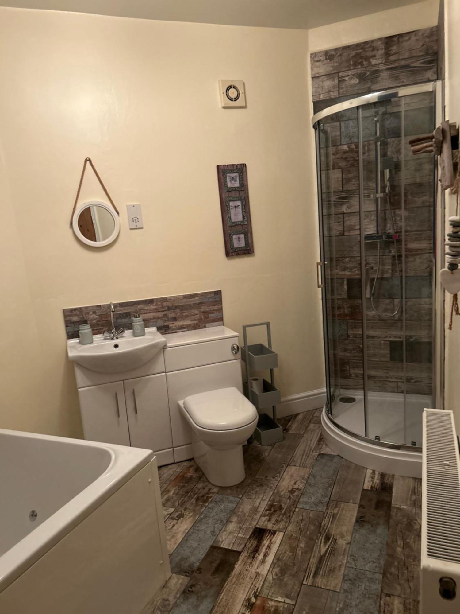 The Buxton Retreat A Luxurious 3-Storey Townhouse With Four Poster Bed And Double Jacuzzi Bath" מראה חיצוני תמונה
